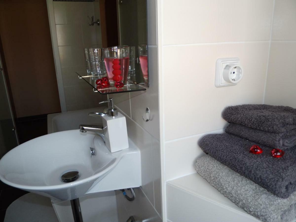 Moderne 1-zimmer Wi-fi Apartment *